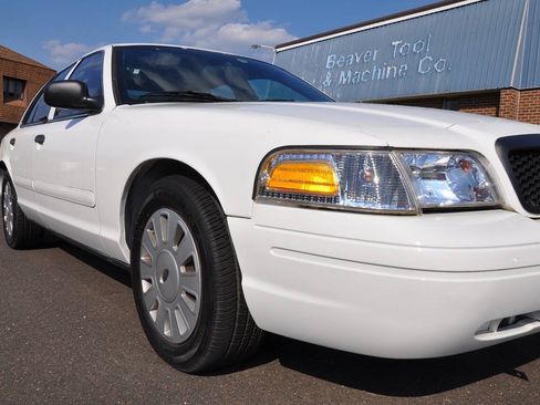 Used 2006 Ford Crown Victoria Police Interceptor RWD image 5