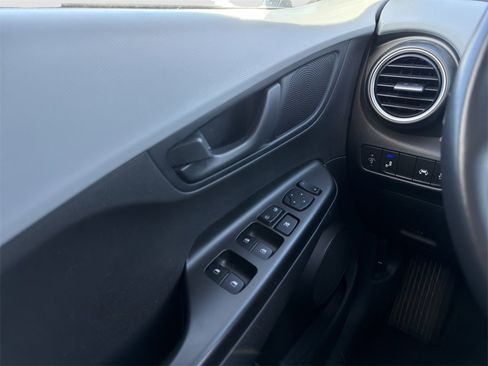 Used 2020 Hyundai Kona SEL image 12