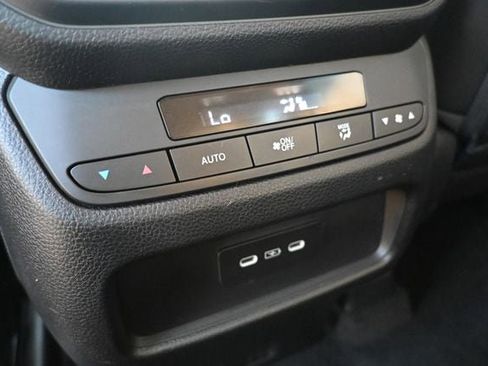 Used 2025 Honda Pilot Touring image 29