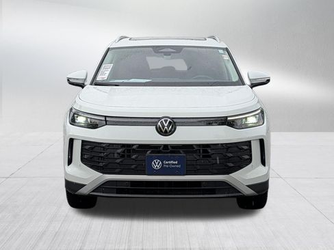 Certified 2025 Volkswagen Tiguan SE w/ Panoramic Sunroof Package AWD/4WD image 2
