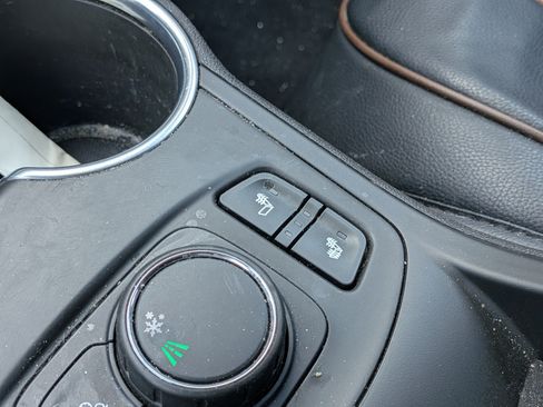 Used 2021 GMC Terrain SLE w/ Driver Convenience Package FWD image 30