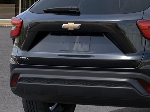 New 2026 Chevrolet Trax LS w/ LS Convenience Package FWD image 14