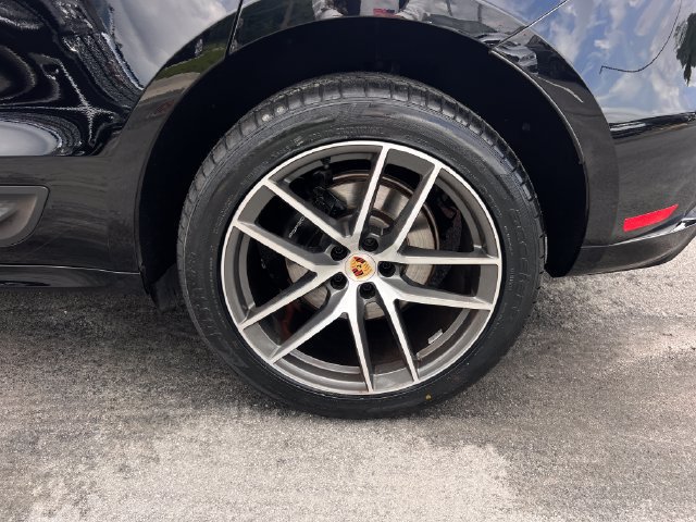 Used 2023 Porsche Macan Turbo AWD/4WD image 39