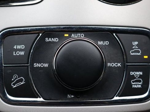 Used 2019 Jeep Grand Cherokee High Altitude AWD/4WD image 18