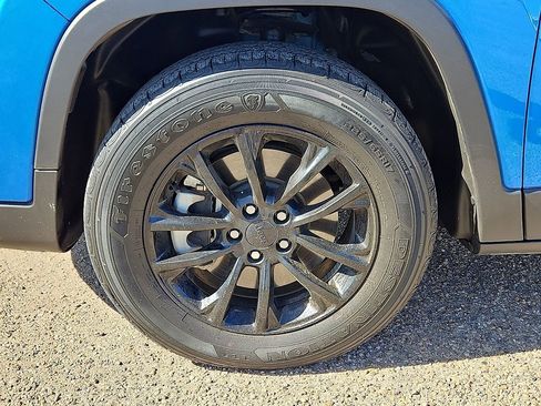 Used 2023 Jeep Cherokee Altitude Lux image 5