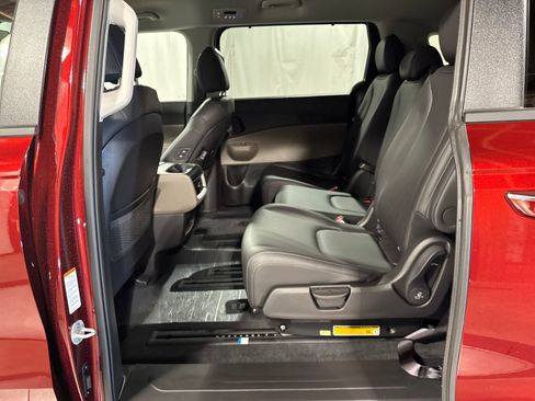 New 2026 Kia Carnival EX image 5