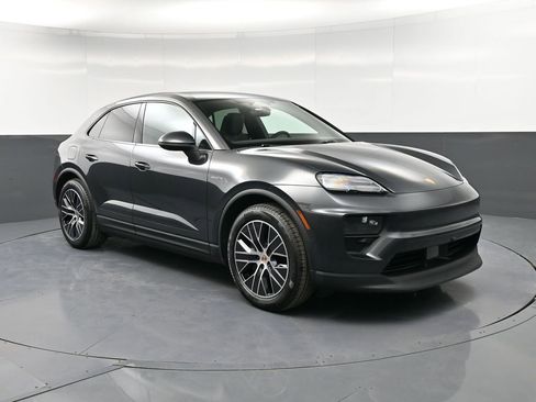 New 2026 Porsche Macan 4 Electric AWD/4WD image 10