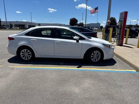 Used 2024 Toyota Corolla LE w/ LE Convenience Package AWD/4WD image 4
