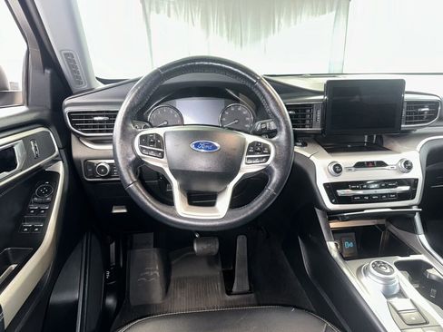 Used 2020 Ford Explorer XLT w/ Equipment Group 202A AWD/4WD image 2