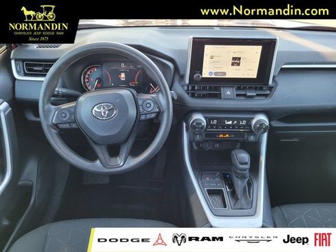Used 2025 Toyota RAV4 XLE FWD image 7
