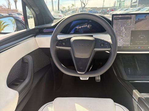 Used 2022 Tesla Model X Plaid image 17