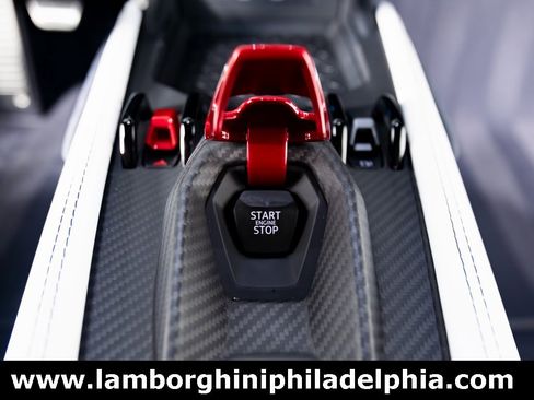 Used 2025 Lamborghini Revuelto image 29