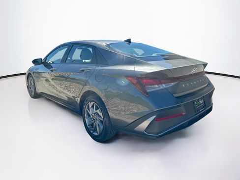 Used 2024 Hyundai Elantra SEL FWD image 5