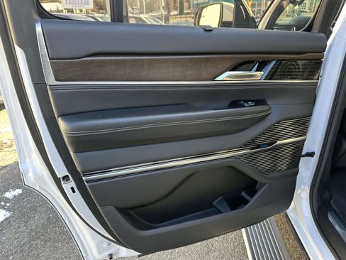 Used 2022 Jeep Grand Wagoneer Series II w/ Premium Group II image 18