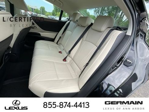 Used 2025 Lexus ES 300h Ultra Luxury FWD image 13