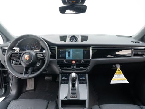 Used 2026 Porsche Macan AWD/4WD image 29