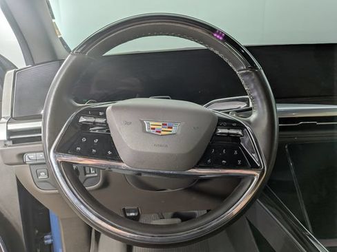 Used 2025 Cadillac Escalade Premium Luxury AWD/4WD image 11