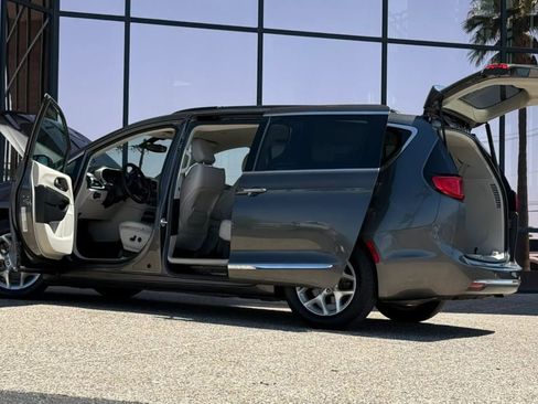 Used 2017 Chrysler Pacifica Touring-L w/ Tire & Wheel Group FWD image 29