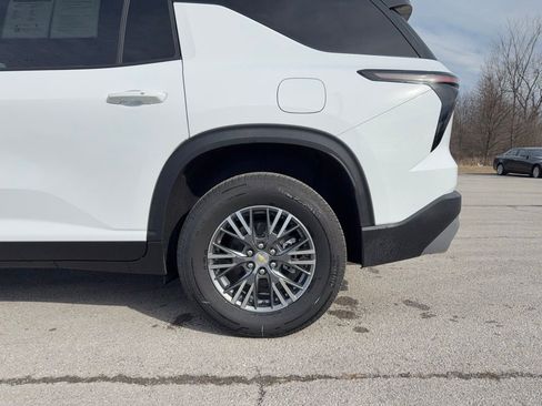 Used 2025 Chevrolet Traverse LT w/ Driver Confidence Package image 11