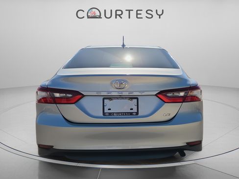 Used 2022 Toyota Camry LE image 5