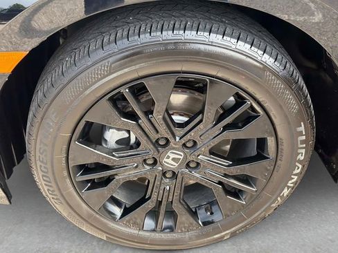 Used 2025 Honda Odyssey Elite image 11