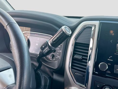 Used 2020 Nissan Titan SV w/ SV Convenience Package image 17