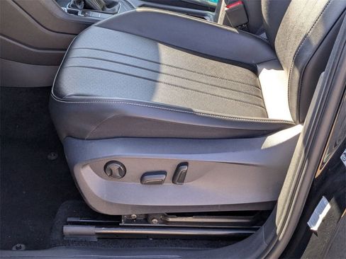 Used 2024 Volkswagen Tiguan SE image 22