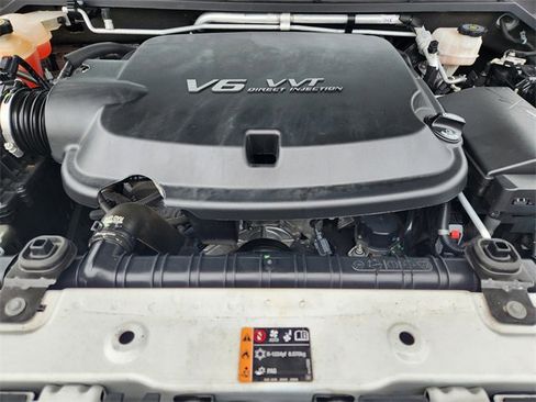 Used 2022 Chevrolet Colorado Z71 w/ Safety Package AWD/4WD image 30