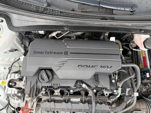 Used 2022 Hyundai Elantra SE image 32