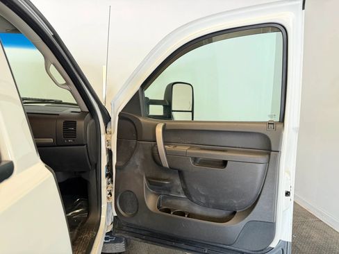 Used 2010 Chevrolet Silverado 2500 LT AWD/4WD image 24