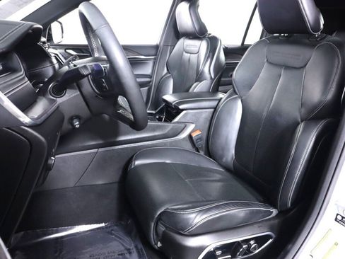 Used 2022 Jeep Grand Cherokee Overland w/ Luxury Tech Group IV image 36