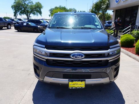Used 2024 Ford Expedition XLT image 2