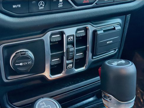 Used 2024 Jeep Wrangler Sahara w/ Technology Group image 21