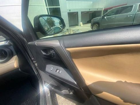 Used 2018 Toyota RAV4 XLE FWD image 19