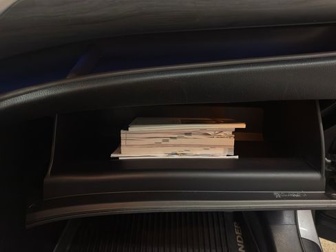 Used 2017 Toyota Highlander Limited image 24