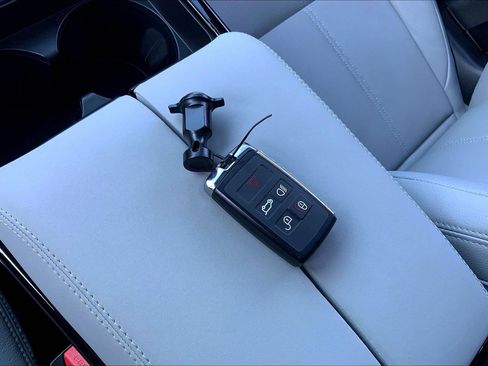 Used 2026 Land Rover Range Rover Velar S image 13