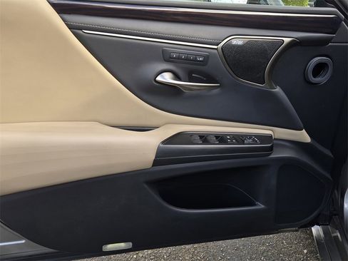 Used 2021 Lexus ES 350 Luxury image 10