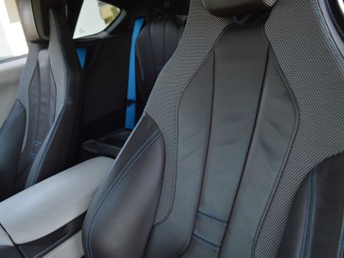 Used 2019 BMW i8 Coupe image 28