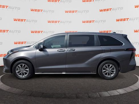 Used 2023 Toyota Sienna XLE AWD/4WD image 2