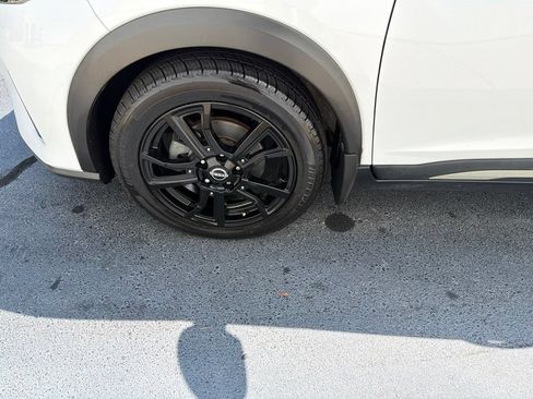 Used 2022 Nissan Kicks SR FWD image 16