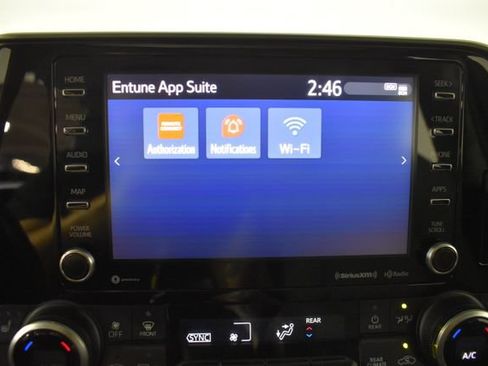 Used 2020 Toyota Highlander XLE AWD/4WD image 20
