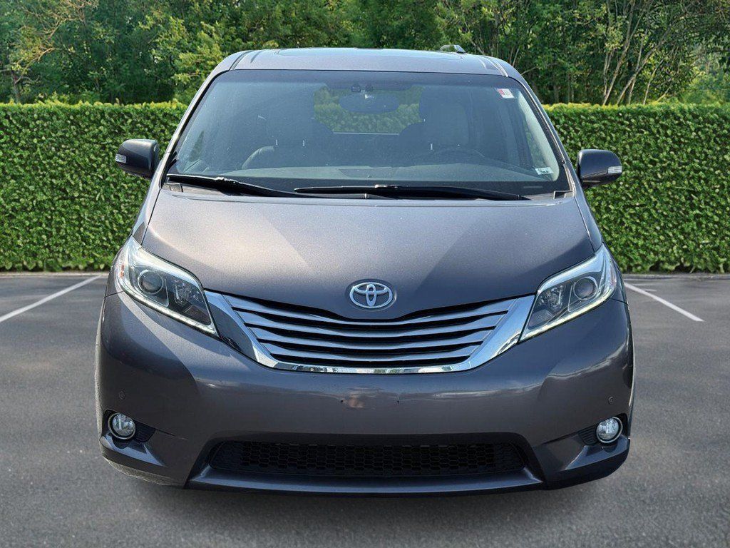 Used 2017 Toyota Sienna Limited Premium AWD/4WD image 9