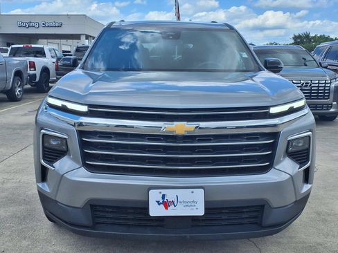Used 2025 Chevrolet Traverse LT AWD/4WD image 2
