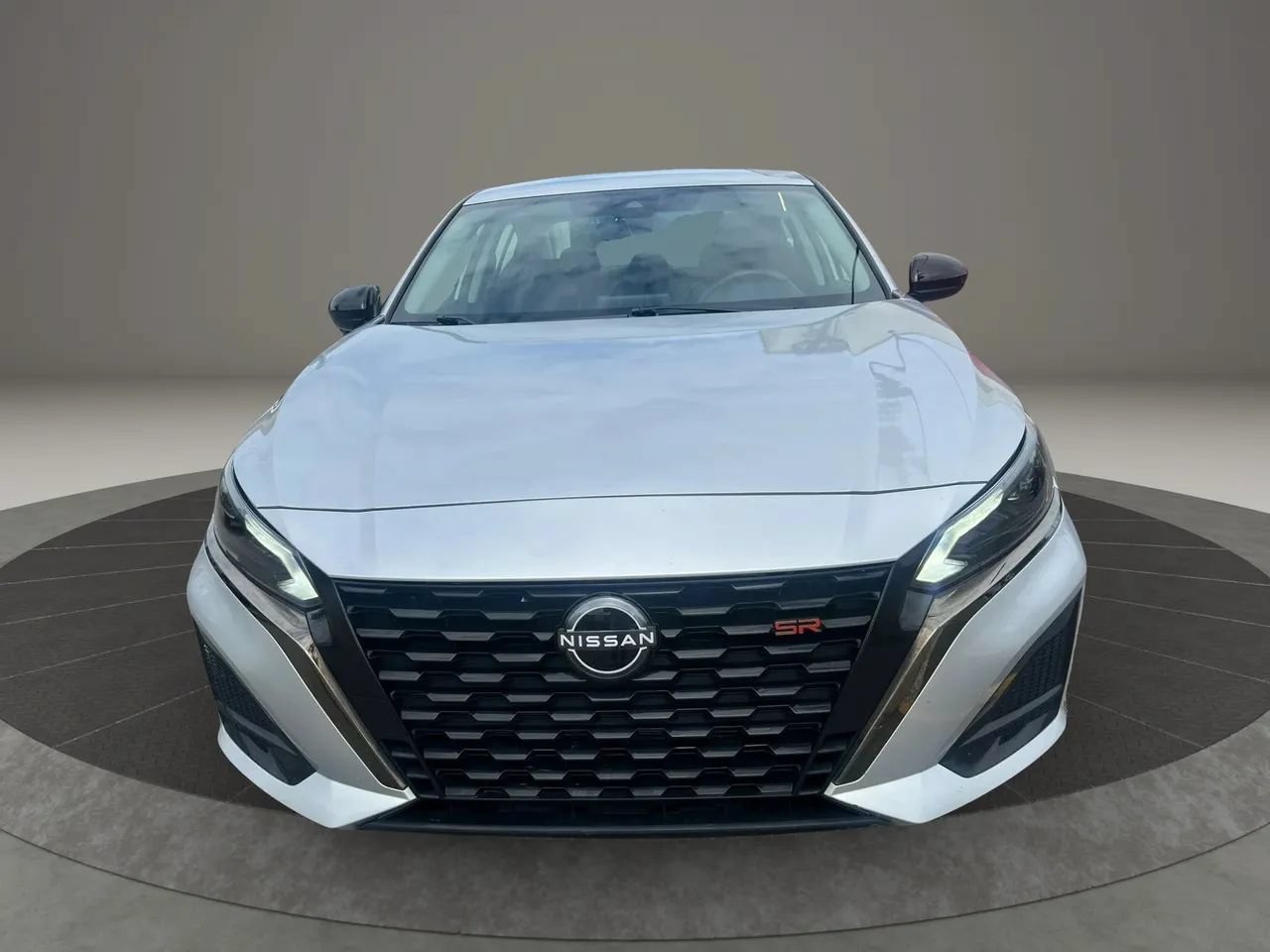 Used 2024 Nissan Altima 2.5 SR FWD image 2