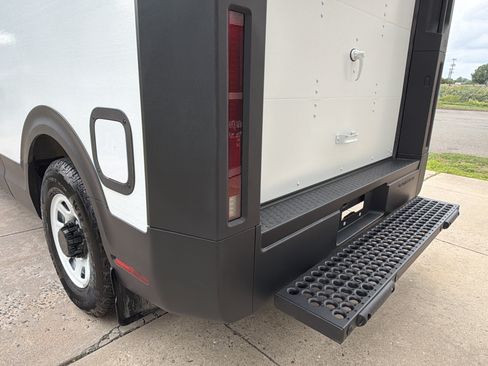 Used 2024 Chevrolet Brightdrop 400 w/ Commercial Equipment Package AWD/4WD image 13