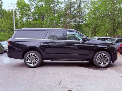 New 2025 Lincoln Navigator L Reserve AWD/4WD image 2