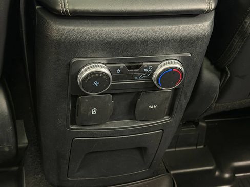 Used 2022 Ford Explorer XLT w/ Equipment Group 202A AWD/4WD image 33