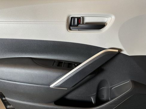 Used 2023 Toyota Corolla Cross L image 17