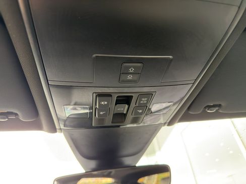 Used 2023 Volkswagen Tiguan SE R-Line image 23