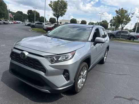 Used 2019 Toyota RAV4 Limited w/ Cold Weather Package FWD image 9